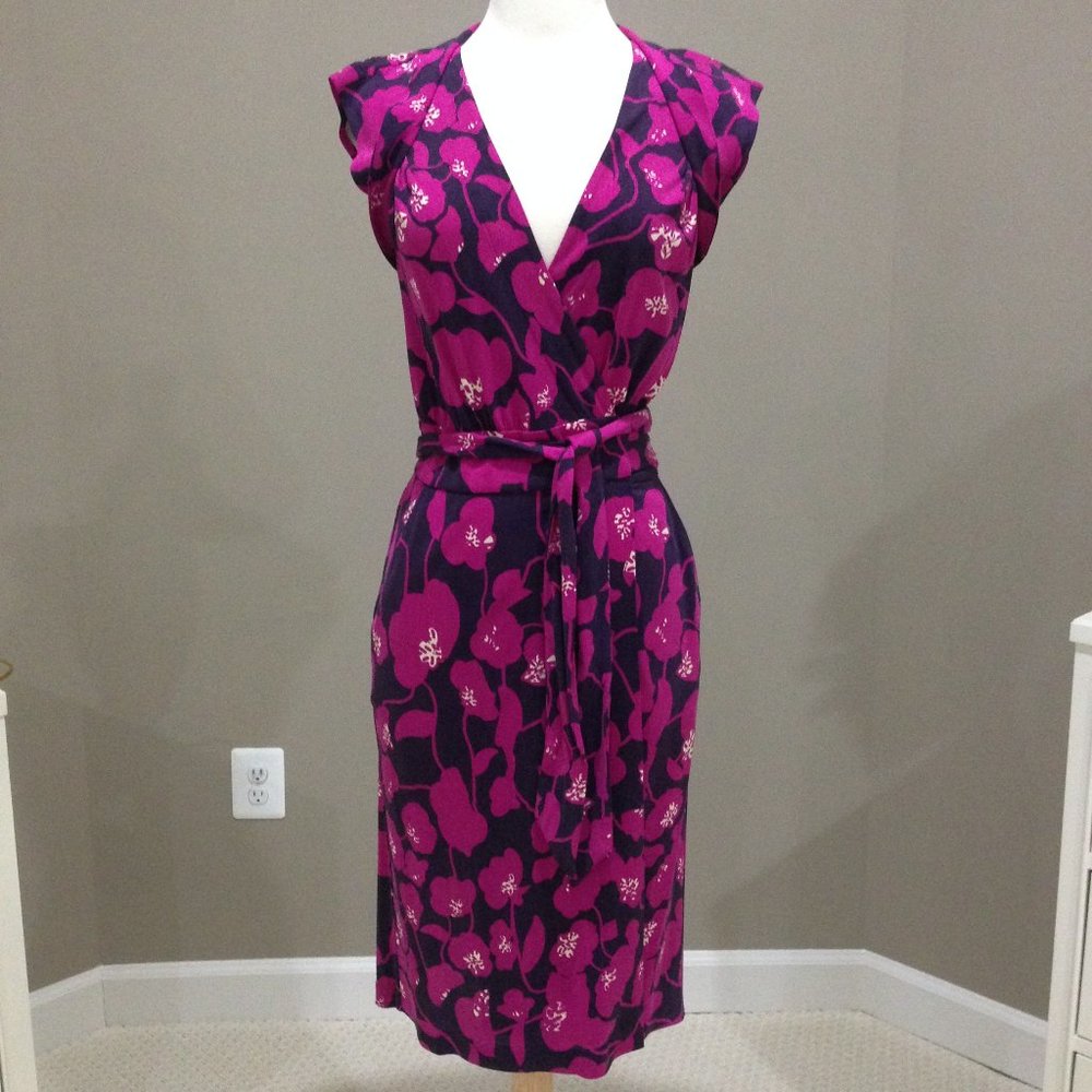 NWT authentic Diane Von Furstenberg silk floral print wrap dress